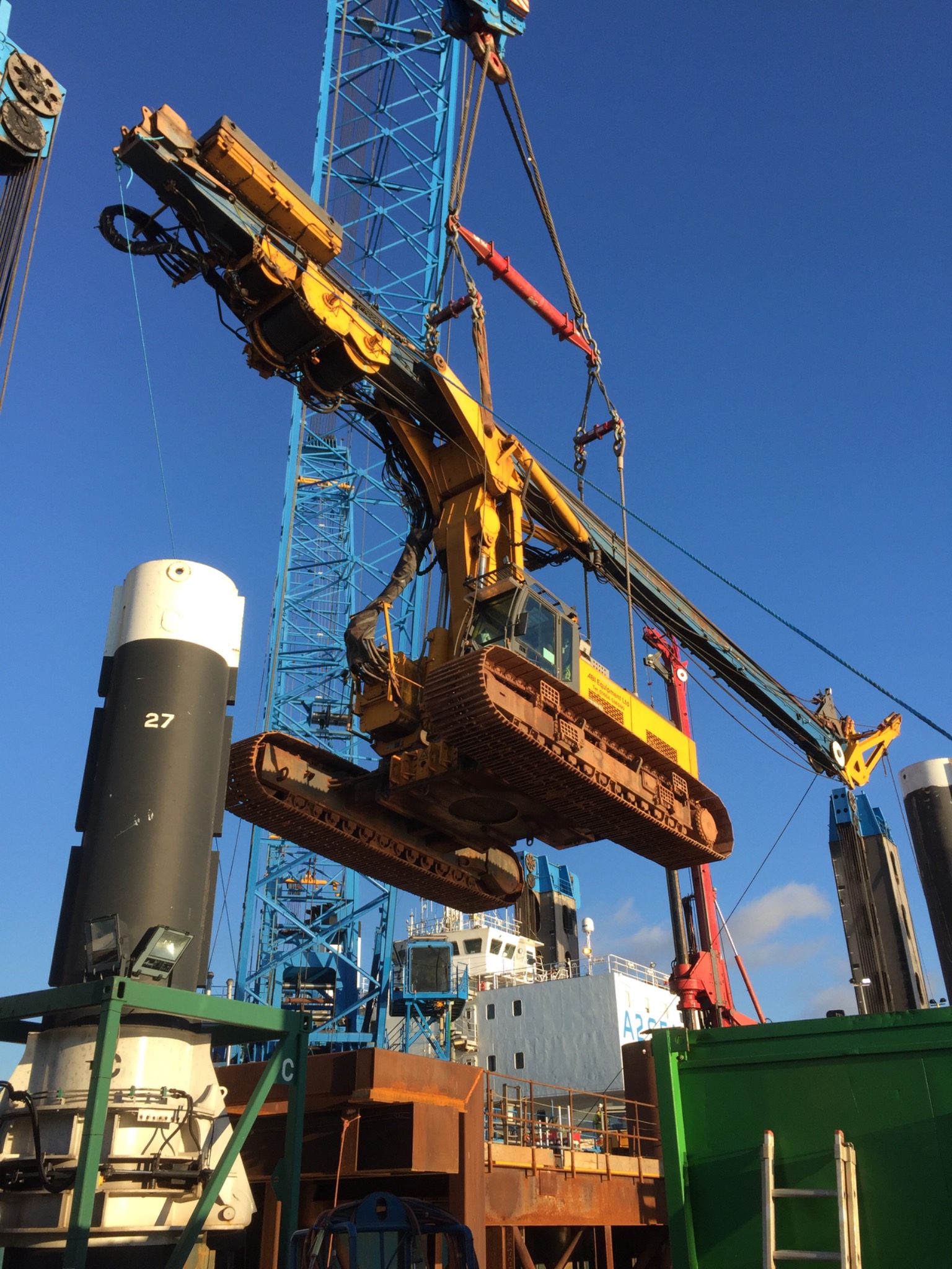 WillMatt Lifting carrying out a 100-tonne drilling-rig lifting operation
